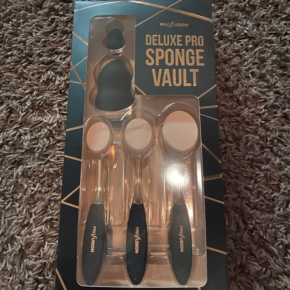 Deluxe Pro Sponge Vault